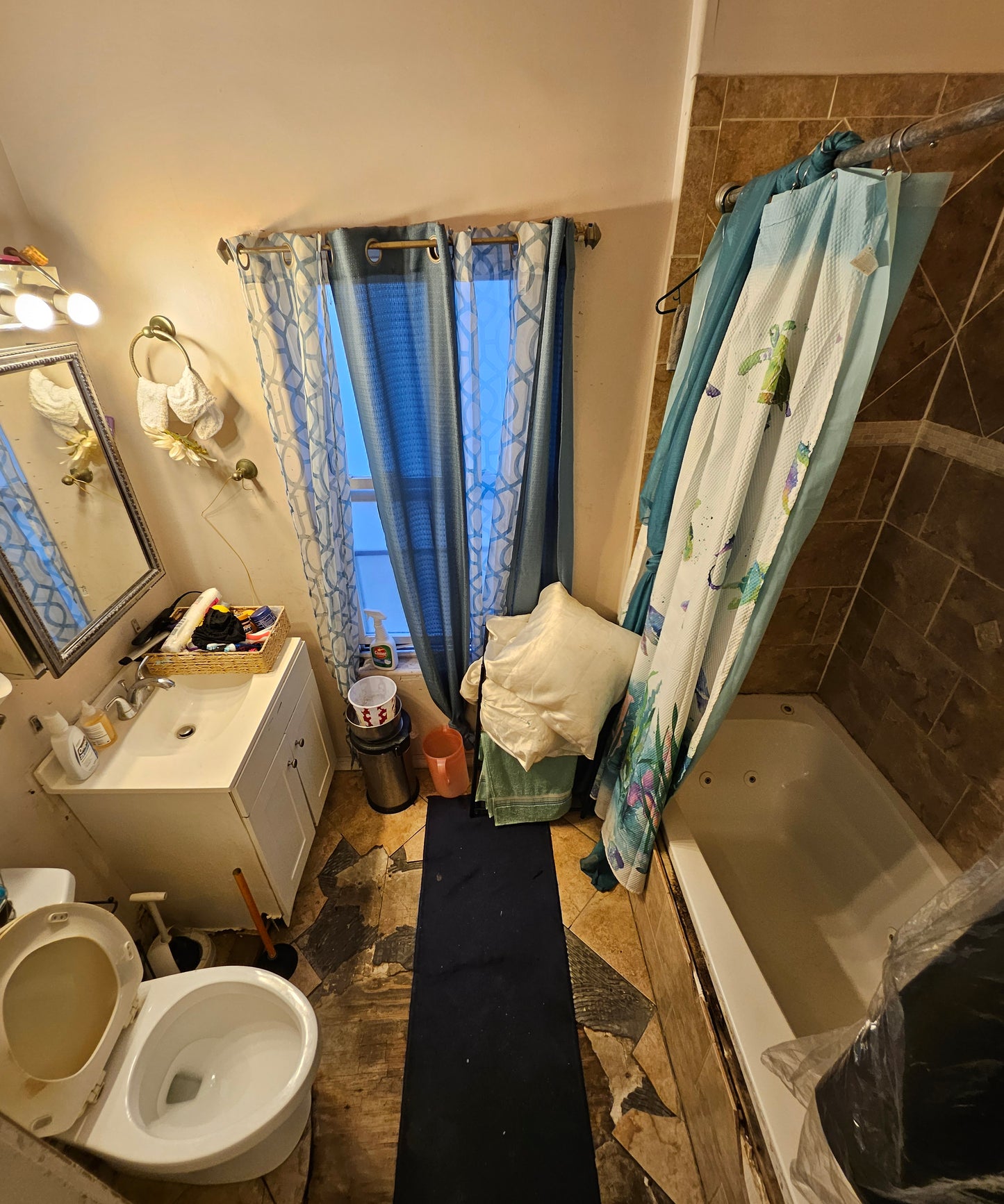 π₯ West Englewood Off-Market Gem β 4BR Home with High ROI Potential! π₯