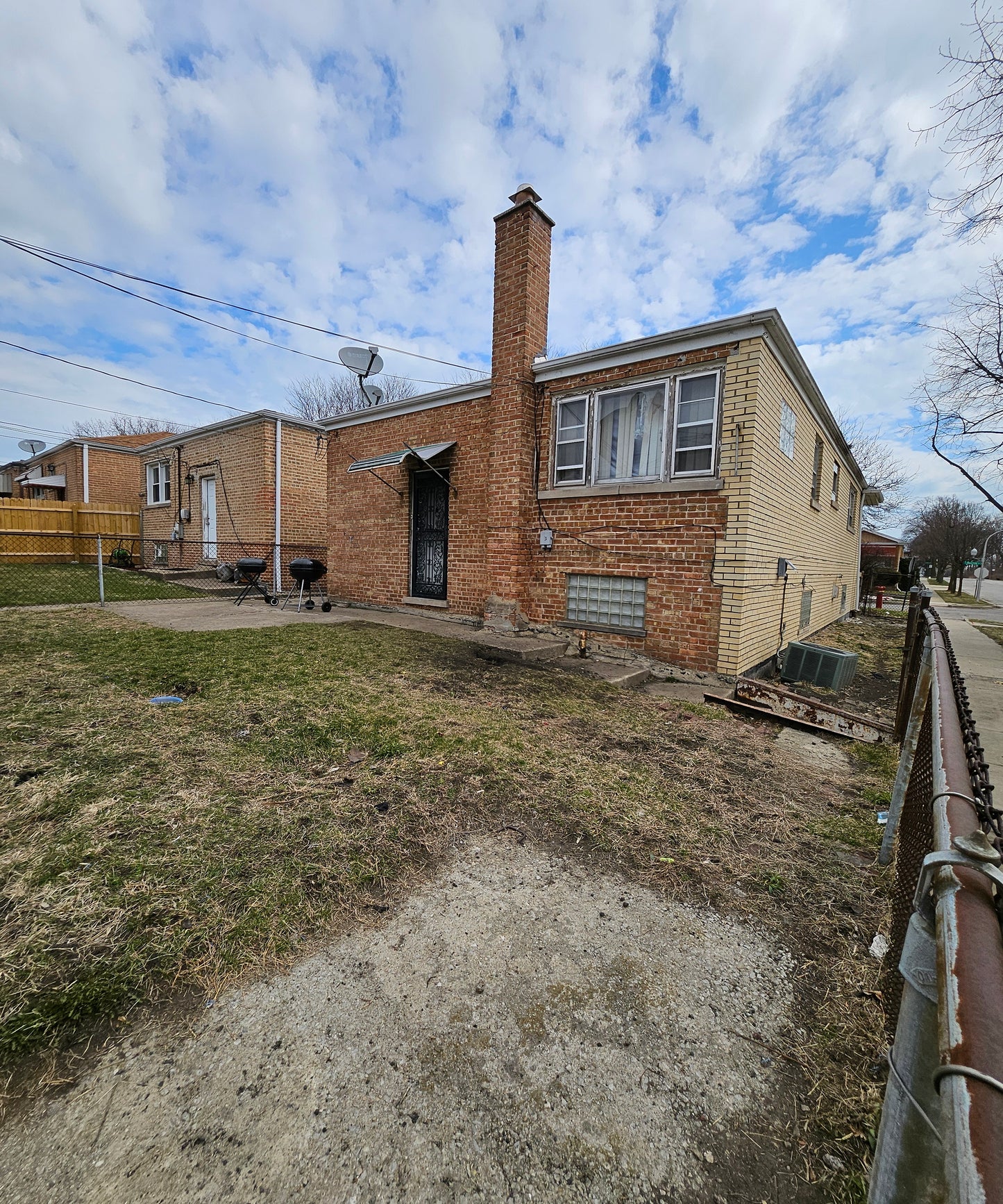 🏚 Off-Market Deal – Solid Brick Home in Chicago’s Calumet Heights! 🔥