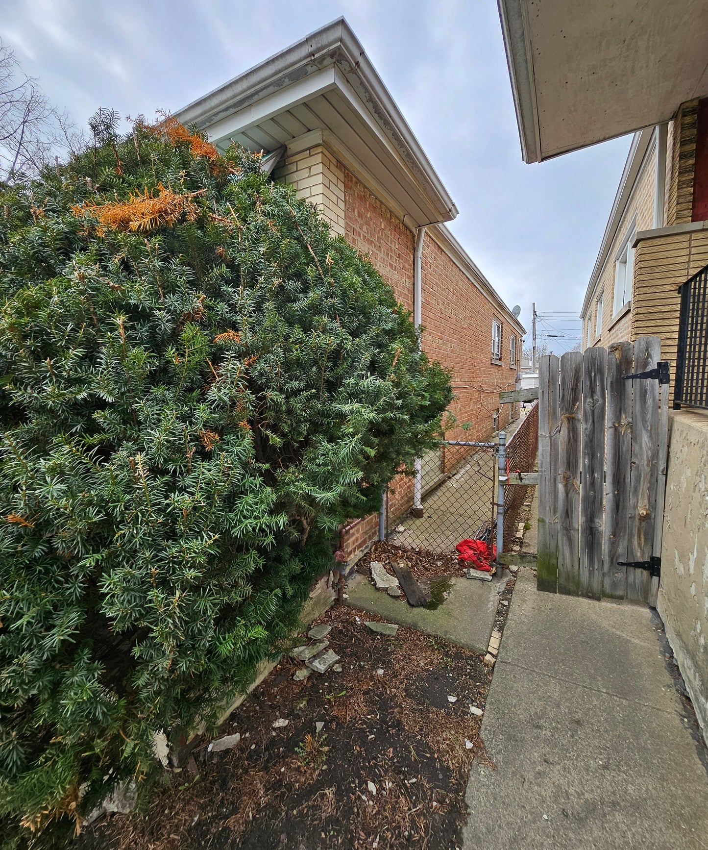 🏚 Off-Market Deal – Solid Brick Home in Chicago’s Calumet Heights! 🔥
