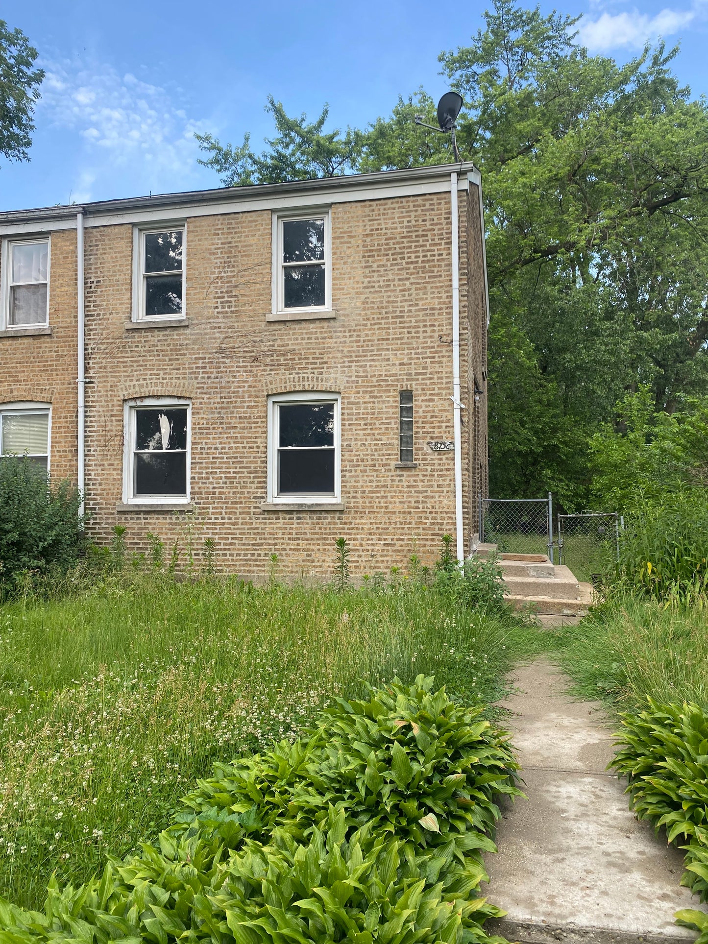 Calumet Heights - Brick 2/1 TownHouse