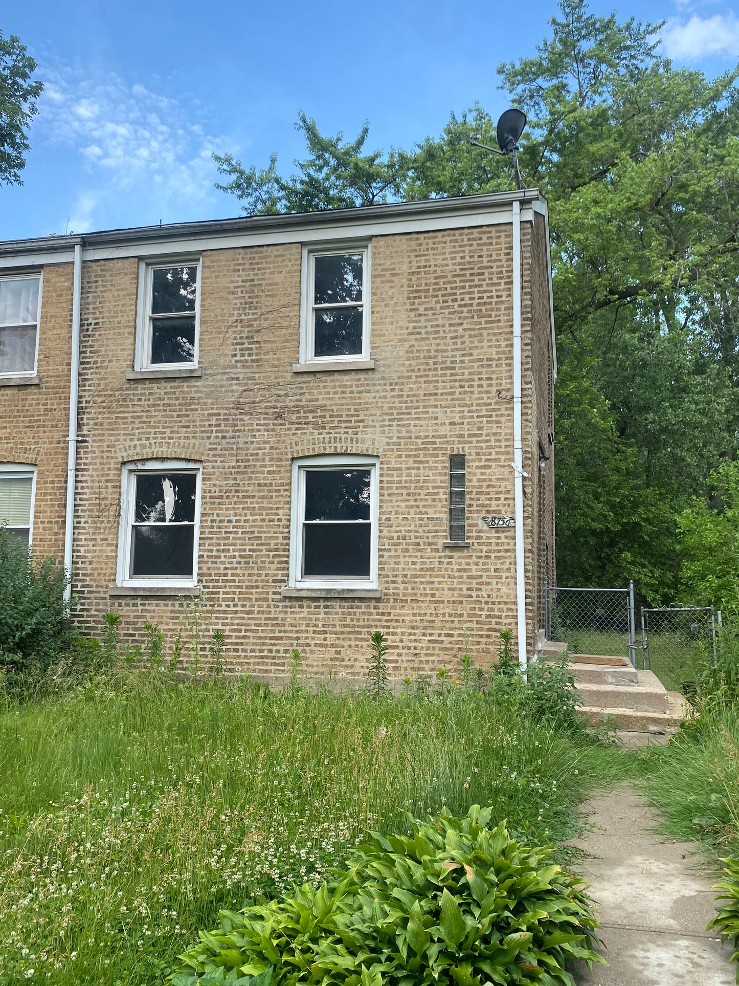 Calumet Heights - Brick 2/1 TownHouse