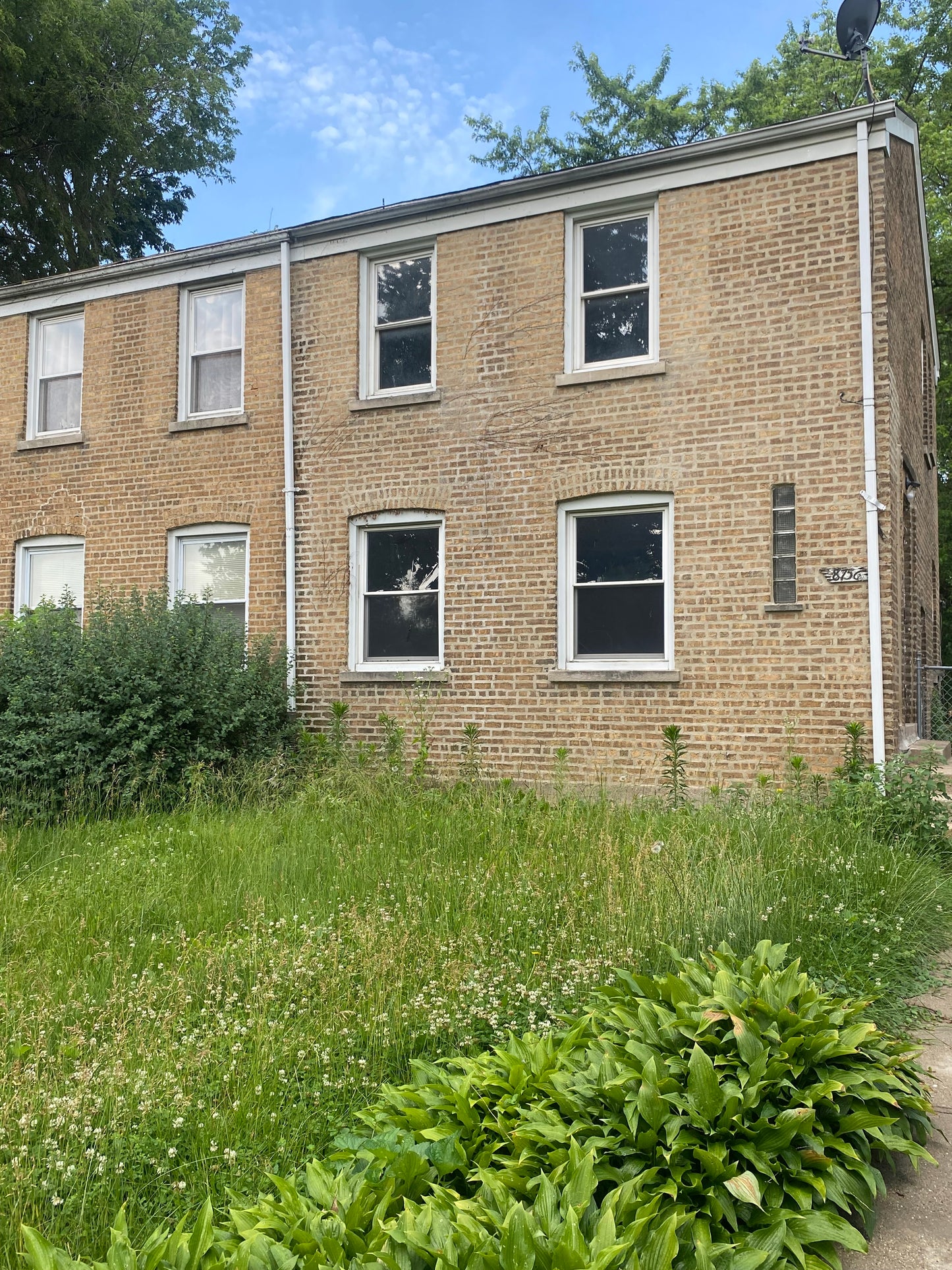 Calumet Heights - Brick 2/1 TownHouse