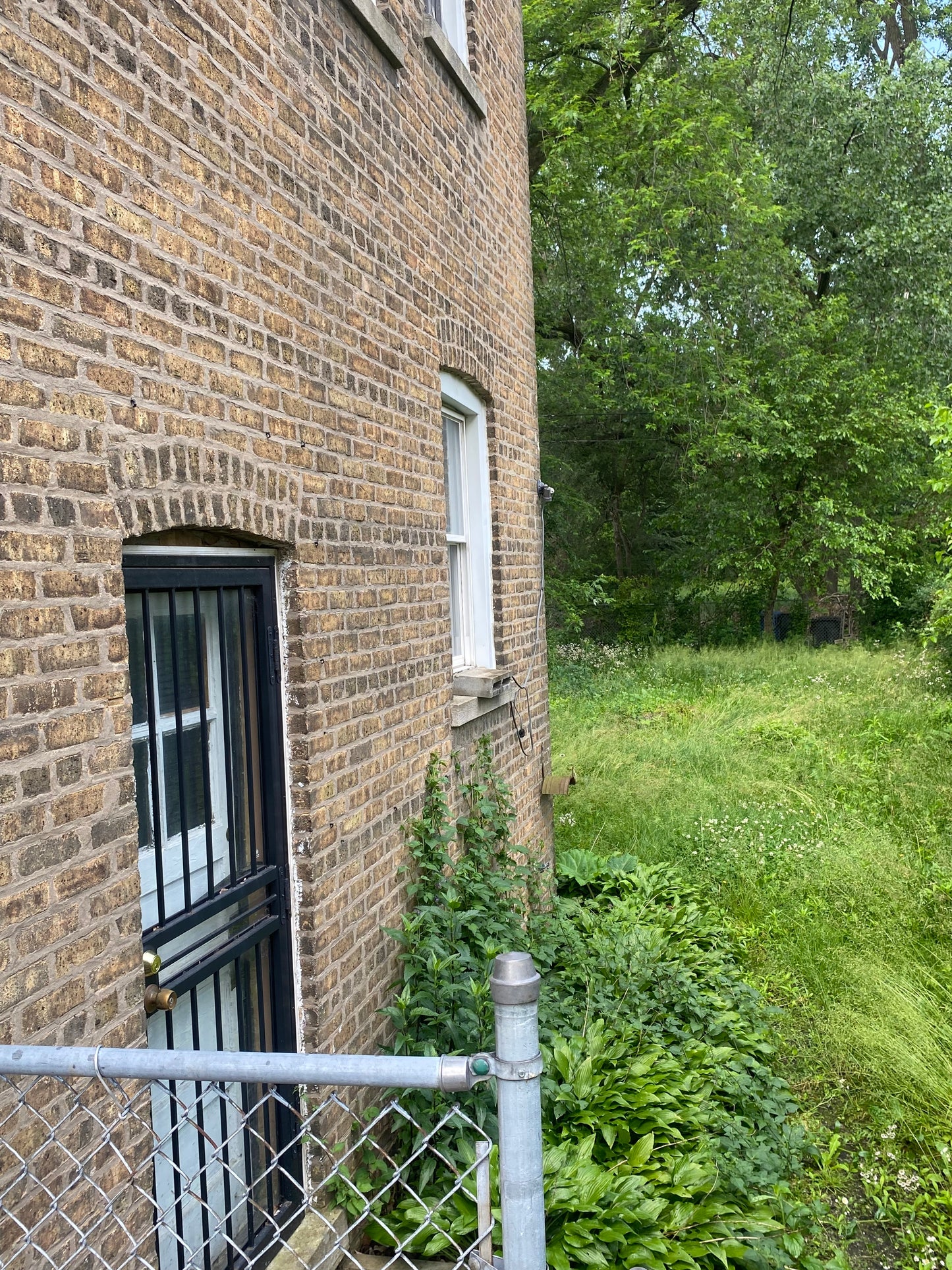 Calumet Heights - Brick 2/1 TownHouse