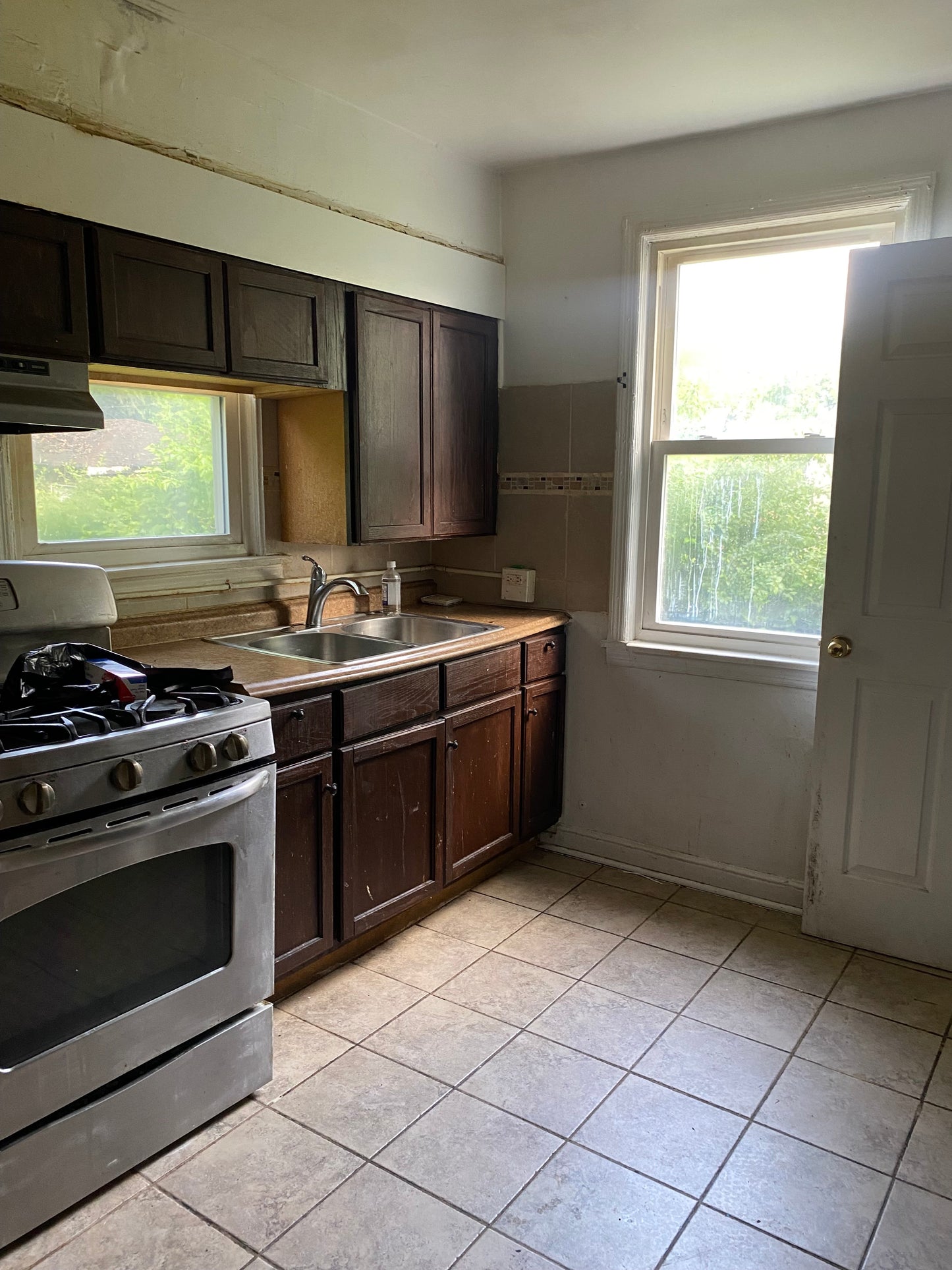 Calumet Heights - Brick 2/1 TownHouse