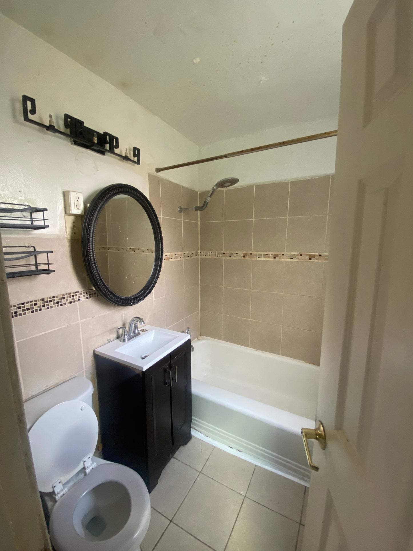 Calumet Heights - Brick 2/1 TownHouse