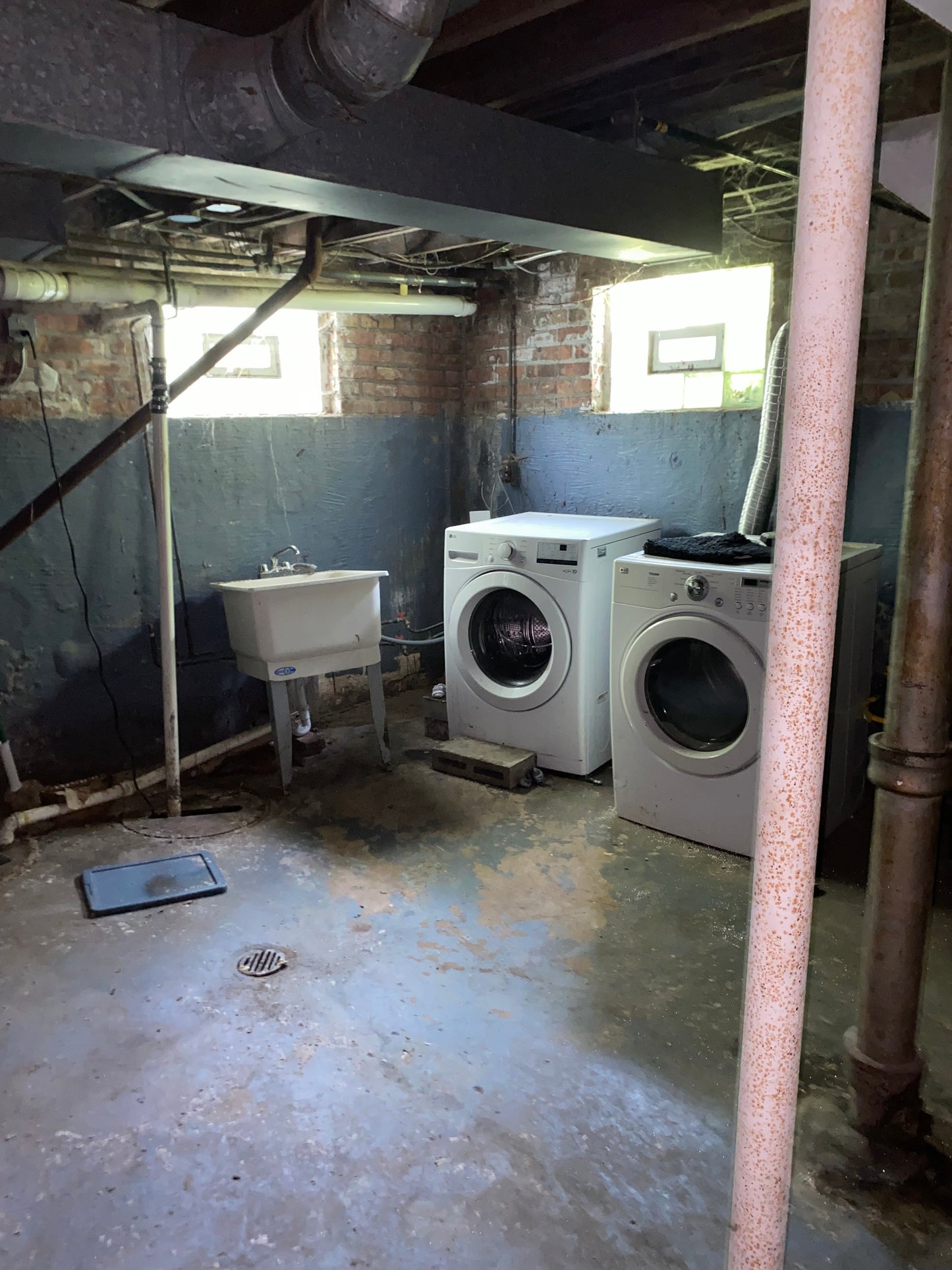 Calumet Heights - Brick 2/1 TownHouse