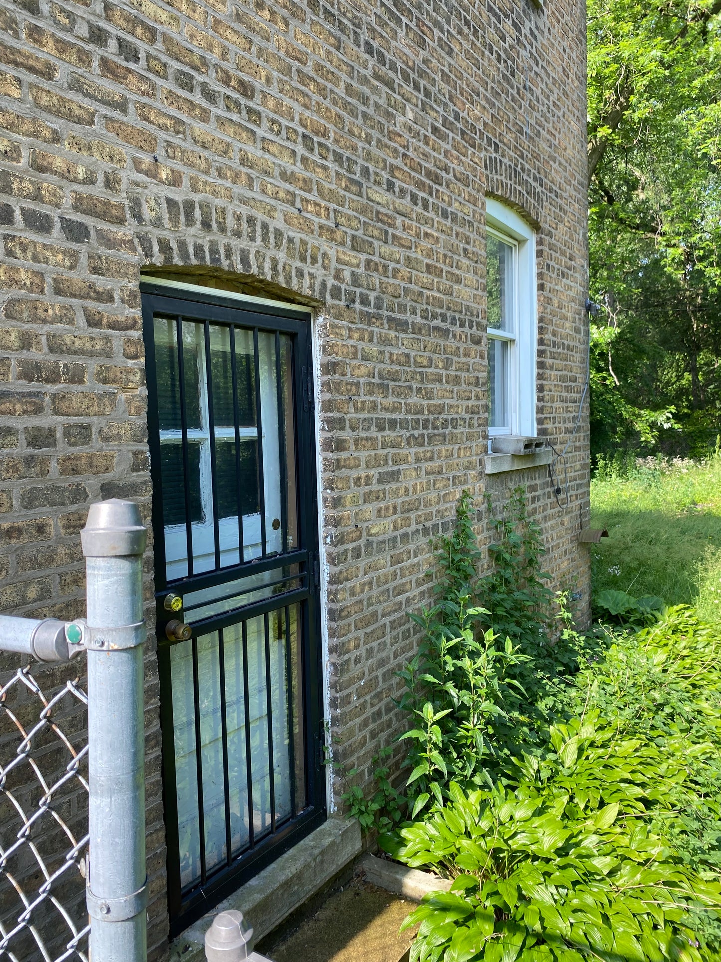 Calumet Heights - Brick 2/1 TownHouse
