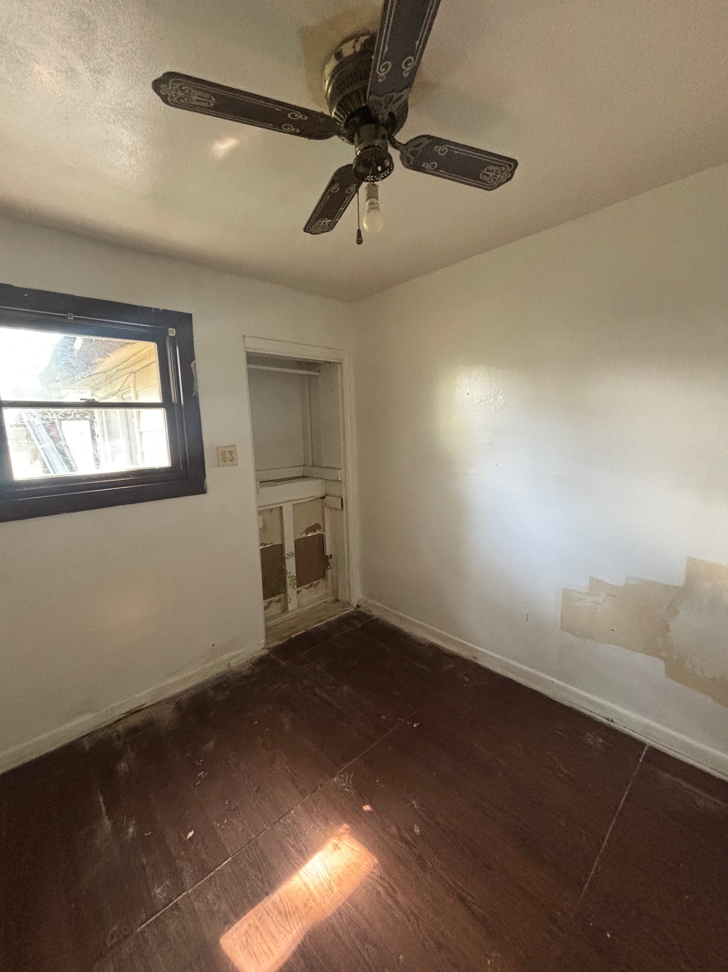 Lansing 3/1 Brick Home - Flip or Hold - Priced to Move!