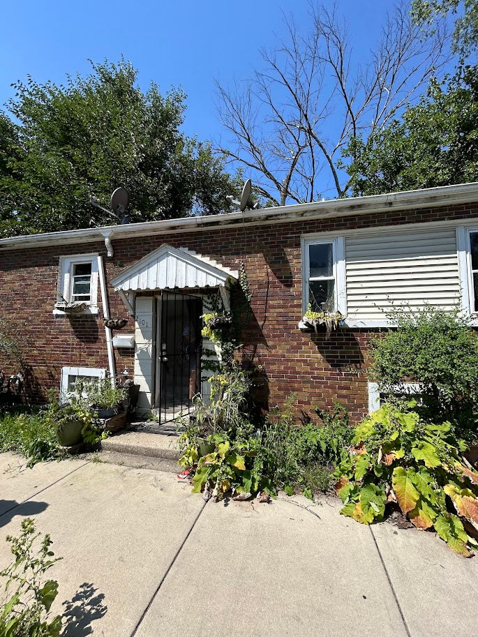 🏡 Brick Georgian Style Home in West Englewood