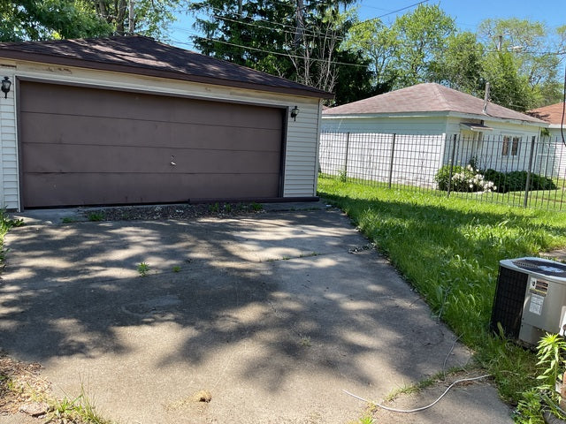 🧱 Turnkey-Ready Brick in Calumet Park – Just Needs Cosmetics
