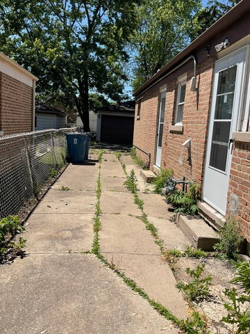 🧱 Turnkey-Ready Brick in Calumet Park – Just Needs Cosmetics