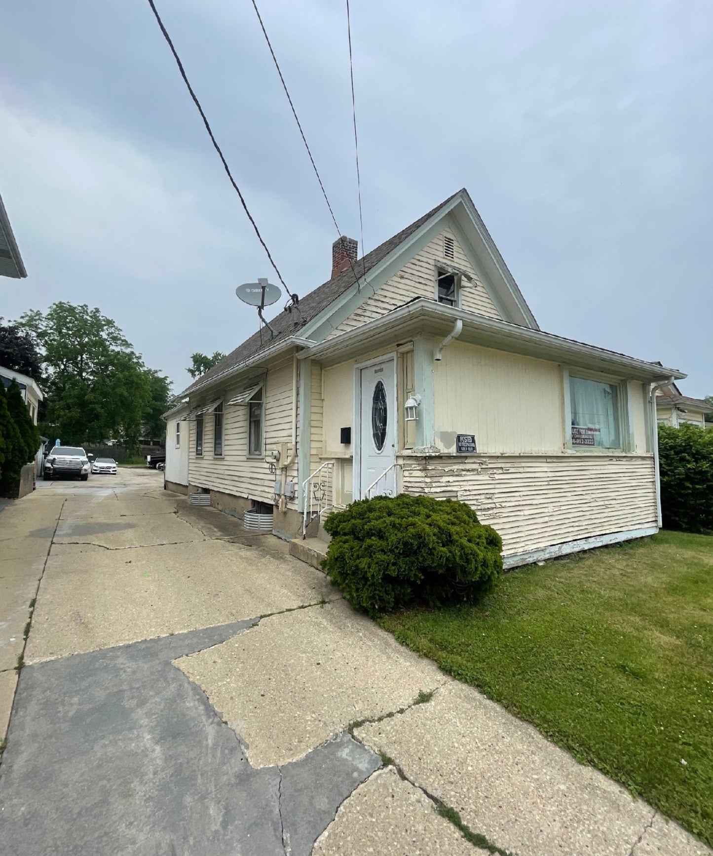 Elgin, IL - Single Family 2Bedroom House