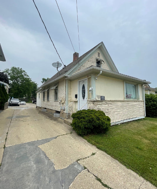 Elgin, IL - Single Family 2Bedroom House